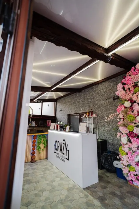 Bar decorat floral - Crazy Pax Events