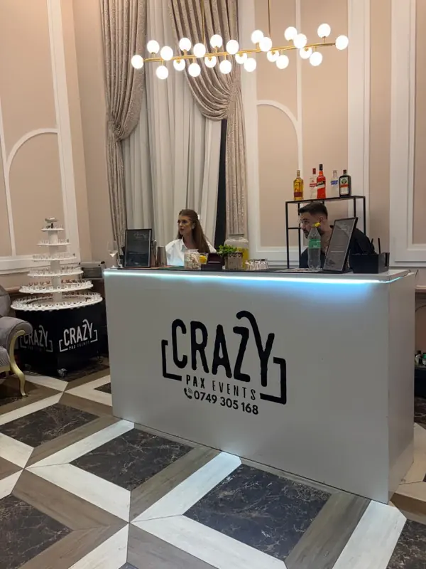 Bar și tort de shoturi - Crazy Pax Events
