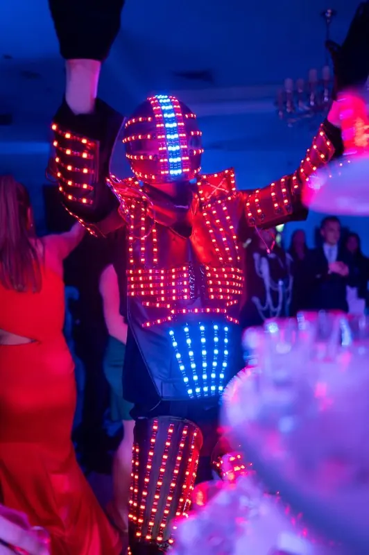 Robot LED la petrecere - Crazy Pax Events